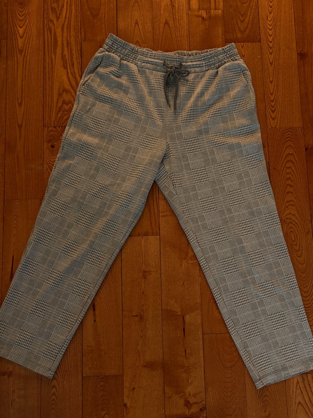 A New Day - Women’s Plaid Cropped Jogger (Size M)